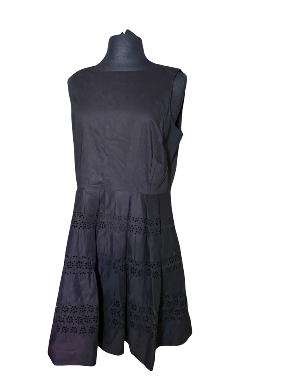 Ann Taylor Sleeveless Black Fit-and-Flare Eyelet Dress 14 - Picture 2 of 12